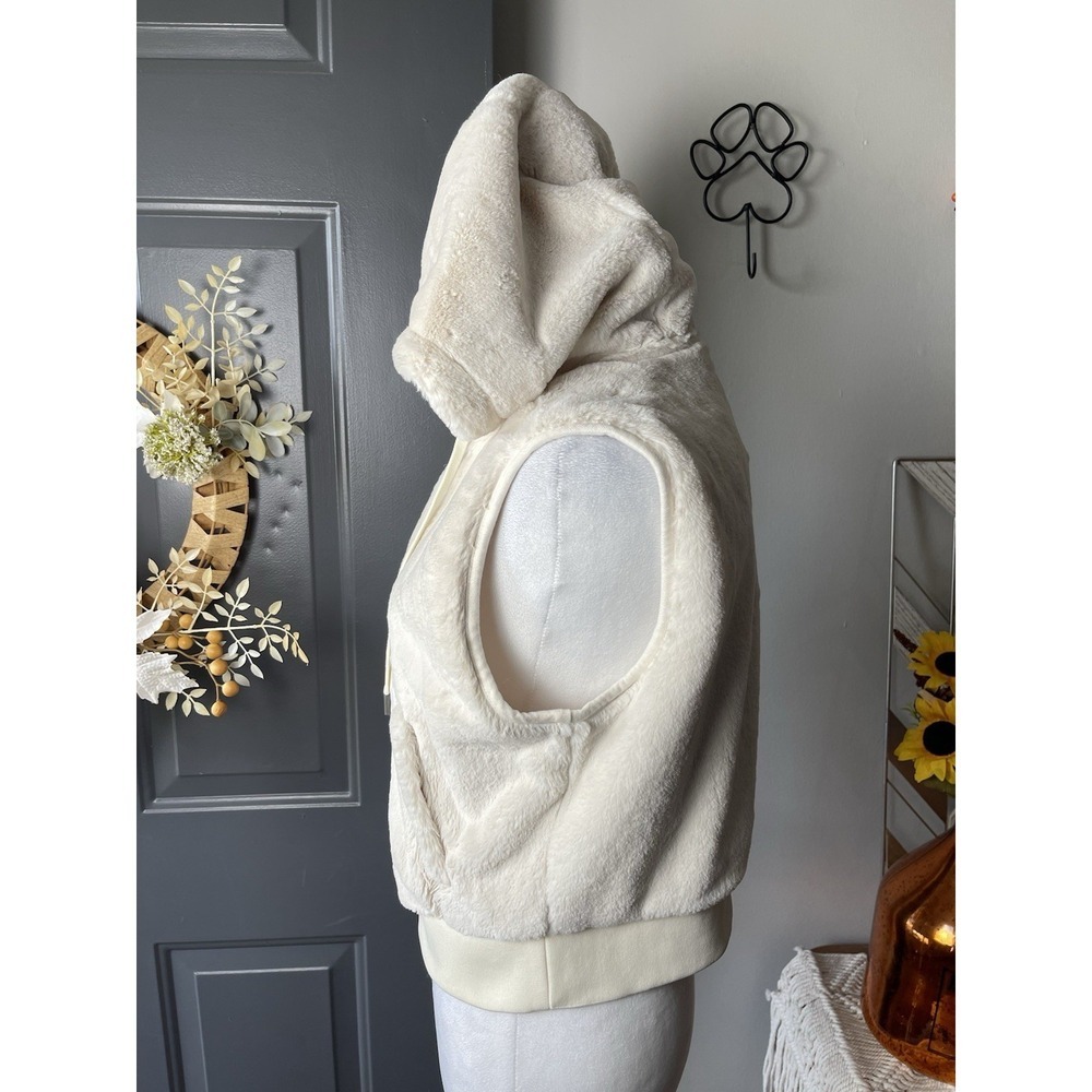 Calia By Carrie Underwood Women's Faux Fur Cream Hooded Vest Small New! - Picture 2 of 7